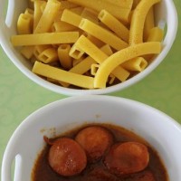 Currywurst mit Pommes-Nudeln