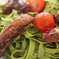 Tagliatelle Verdi mit gebratener Kalbsleber und Salbeibutter