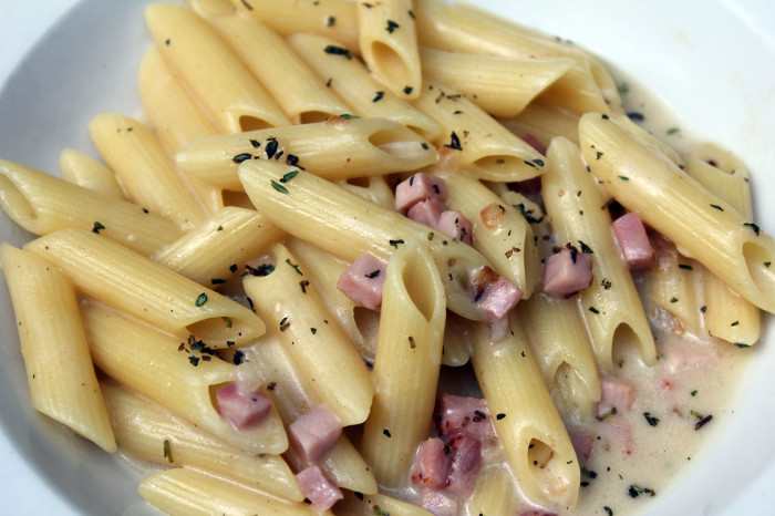 Penne Rigate Schinken-Sahnesosse